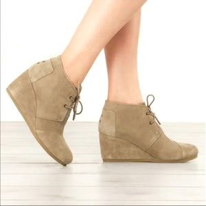 TOMS Kala Wedge Booties Tan Suede Leather Ankle Booties Boots Size 9